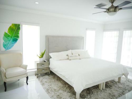 Luxury Pool Home 15 Min From Airport