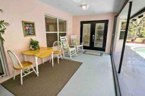 *coastal Beautiful Pool Home All To Yourself! *