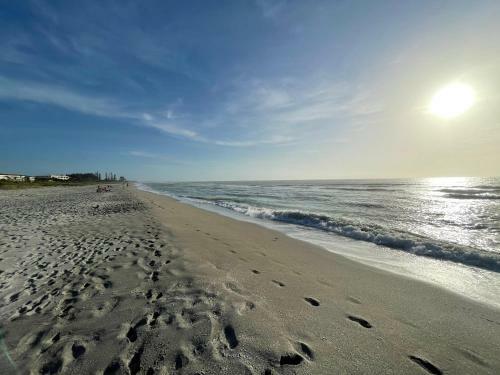 Venice Island - Dog Friendly - Walk To Beach - Work Ready