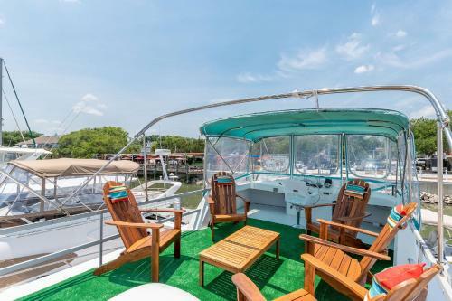 River View Houseboat