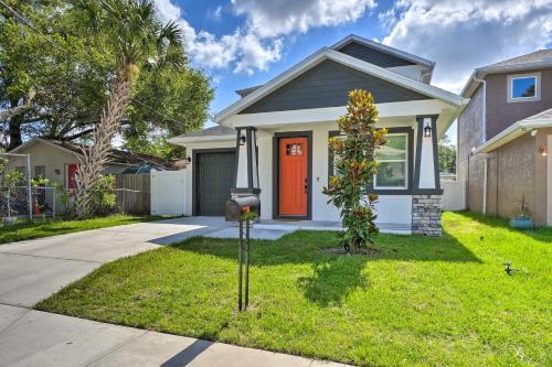 Contemporary Tampa Abode With Fully Fenced Yard