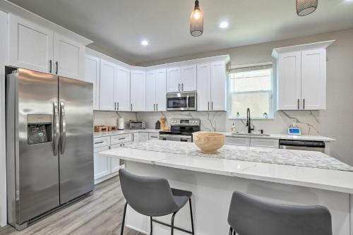 Contemporary Tampa Abode With Fully Fenced Yard