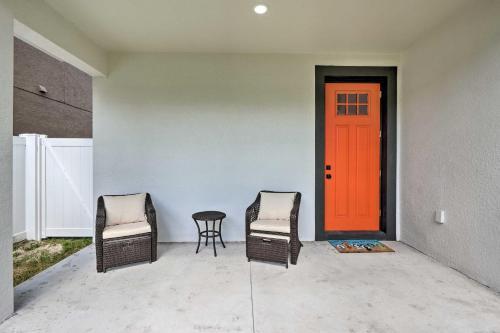 Contemporary Tampa Abode With Fully Fenced Yard