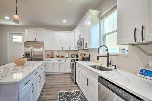 Contemporary Tampa Abode With Fully Fenced Yard