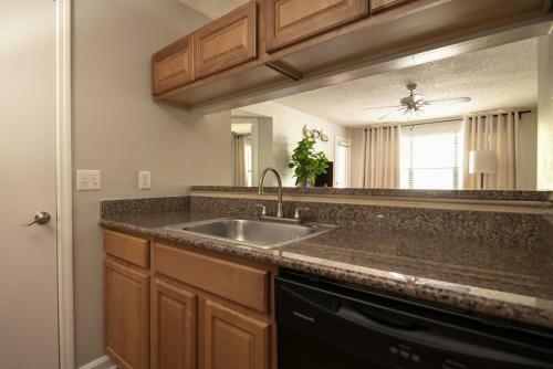 Wanderjaunt - Grande Oasis Luxury Apartments