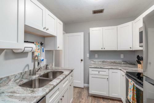 Cozy Hideaway Near Seminole Heights