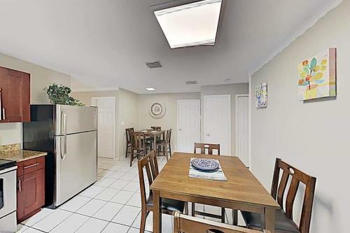 Modern And Cozy Home 10 Mins To Beach