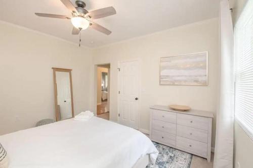 Renovated Spacious Home - Sleeps 9