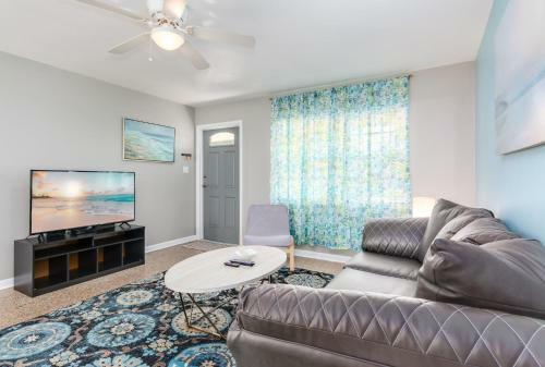Charming Cozy Cottage In South Tampa