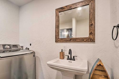 Spacious Sun-up Bay Cabin, 10 Min To Downtown Cda!