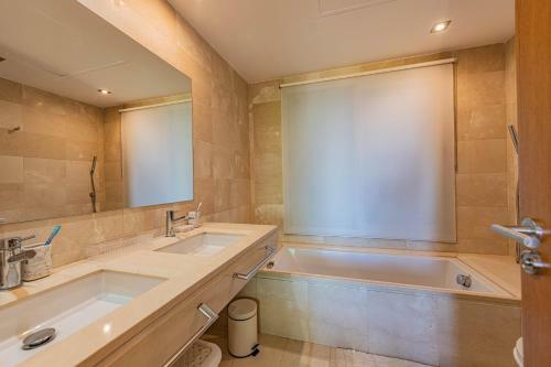 Elegant 4br Apartment In Rivera, Mijas, Pool, Wifi