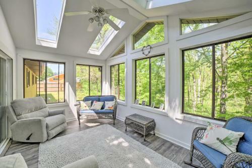 Picturesque Three Oaks Home About 4 Mi To Lake!