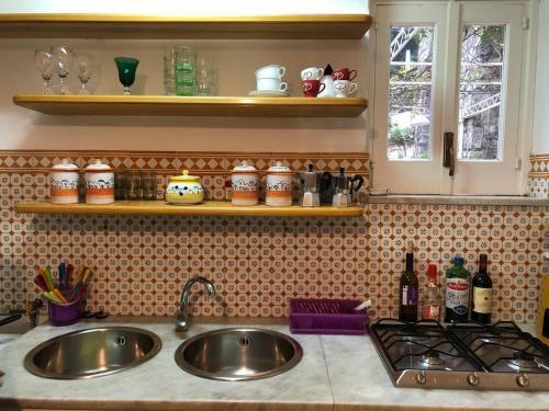 Beautiful 2-bed House In Positano Main Square Area