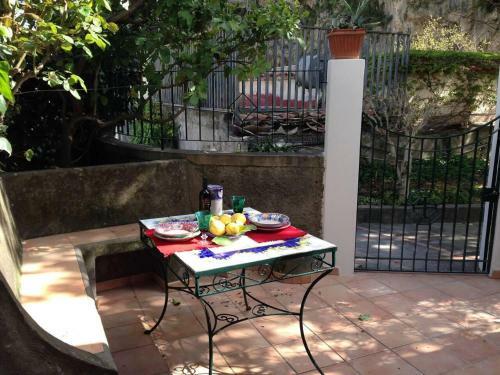 Beautiful 2-bed House In Positano Main Square Area