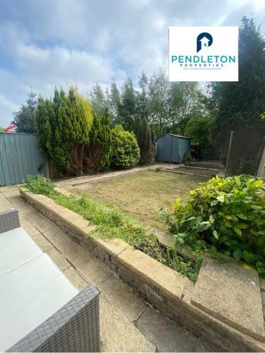 Stylish 4 Bed Property In Liverpool