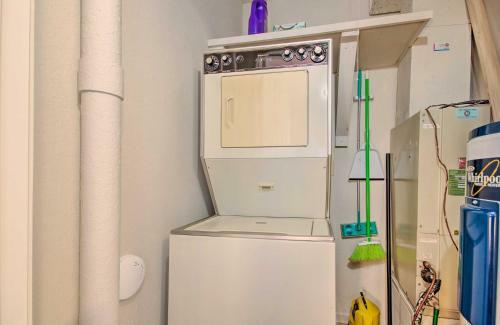 Apartamento Waterfront Condo With Deck - Bring Your Boat!