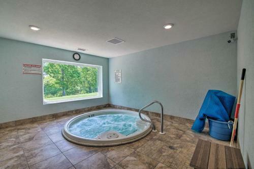 Apartamento Table Rock Lake Retreat With Large Deck And Pool!