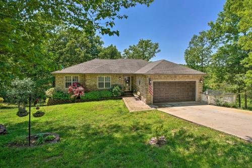 Apartamento Table Rock Lake Retreat With Large Deck And Pool!