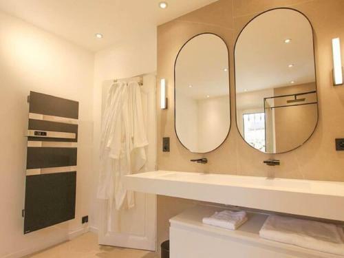 Majestic Holiday Home In Grimaud With Private Pool