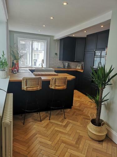 Victorian Beach House With Parking