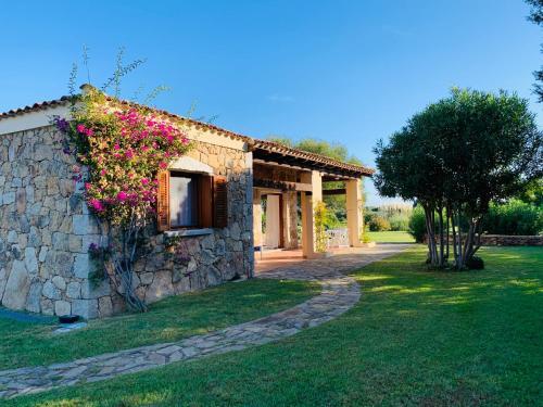Bouganvilla By The Beach - San Teodoro 1