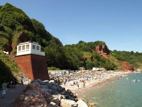 Lovely 2-bed Quaint Period Cottage In Torquay