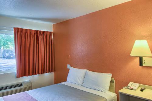 Motel 6 Everett North