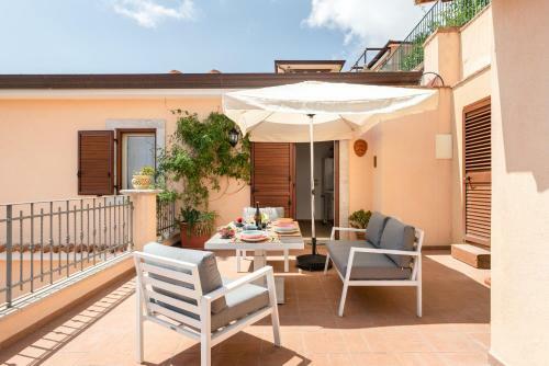 Taormina Panoramic Apartment With Parking