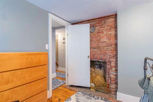 Cozy Kingston Ny 2 Bedroom Bliss
