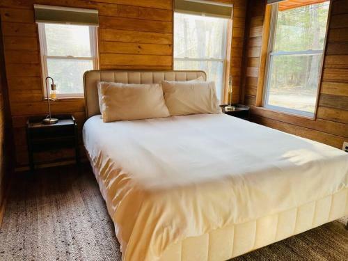 Charming Cottage With Lake Access, Trails, Plus A Jacuzzi!