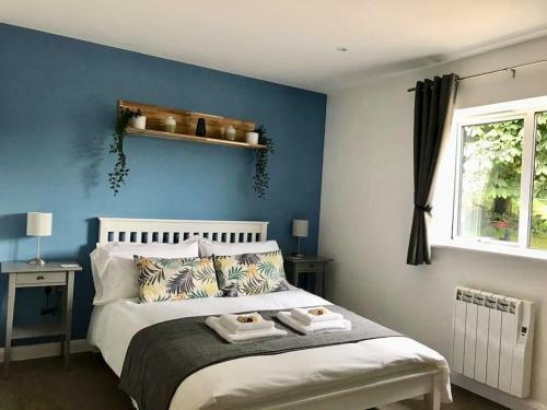 Beautiful Cosy Rural Retreat With Parking!