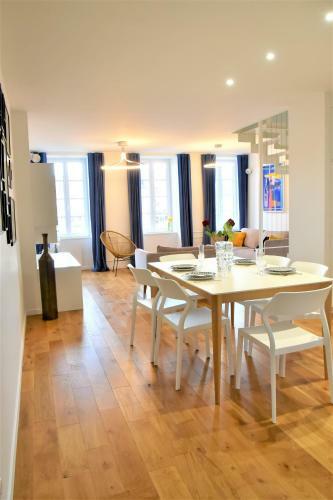 La Maison Du Quai Triplex de Charme 4 �toiles En Hyper Centre Avec Spa