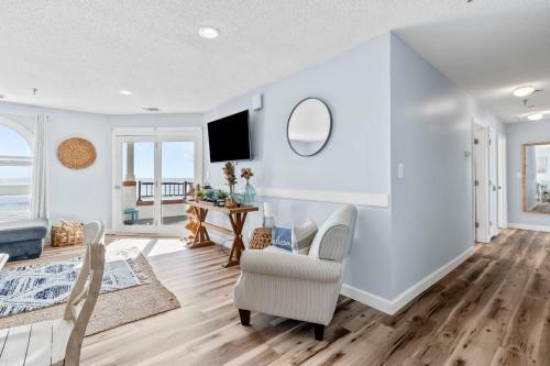 3br 3ba Sleeps 10 Oceanfront Villa With Waterfall Pool And Hottub