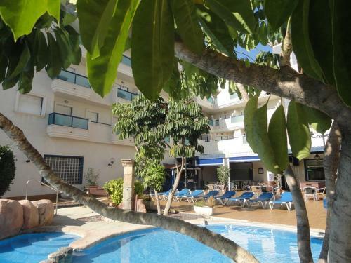 Apartamento Playa Marina II Overlooking The Pool