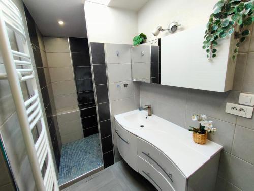 Maison R�nov�e Confortable - Proche Circuit 24h