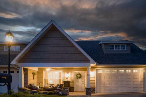 Luxe Quiet Townhouse W/parking/pool/by Dollywood