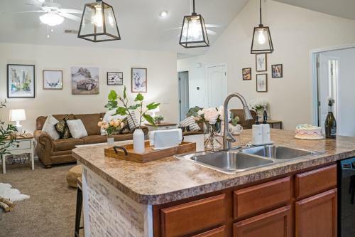 Luxe Quiet Townhouse W/parking/pool/by Dollywood