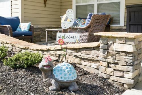 Luxe Quiet Townhouse W/parking/pool/by Dollywood