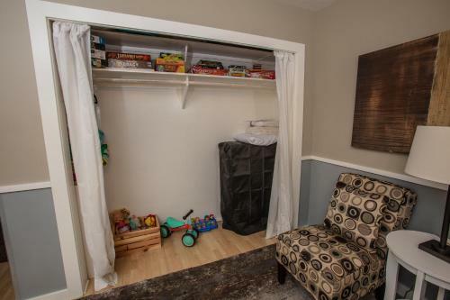 Comfortable Bungalow Near Liberty Park