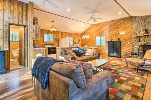 Winhall Retreat With Furnished Deck And Fire Pit!
