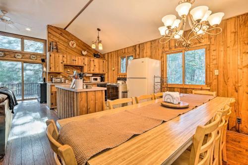 Winhall Retreat With Furnished Deck And Fire Pit!