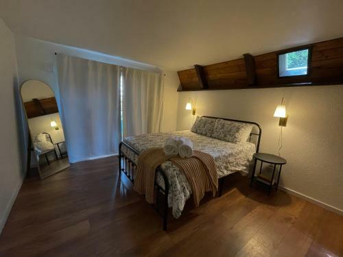 Spacious Riverside A-frame Cabin W/ Mt Baker Views