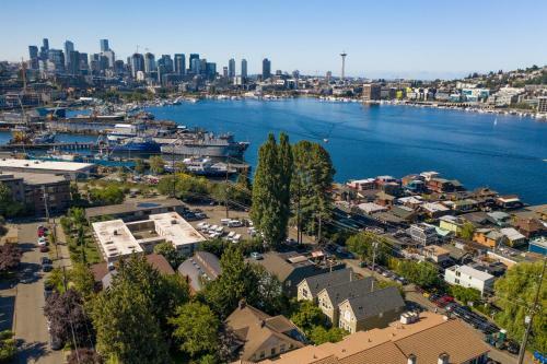 Waterfront Rooftop Deck On Lake Union 3br 3ba Extended Stay