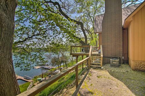 Serene Lakefront Escape Boat Dock And Grill!