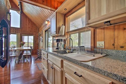 Serene Lakefront Escape Boat Dock And Grill!