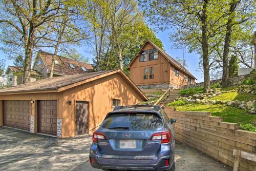Serene Lakefront Escape Boat Dock And Grill!