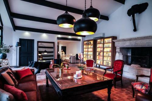 Hostal L'insoup�onn�e Saint R�my de Provence
