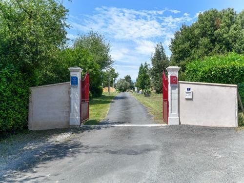 Simplistic Holiday Home In Saint-savinien With Garden