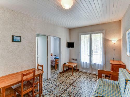 Snug Holiday Home In Saint-savinien With Private Terrace