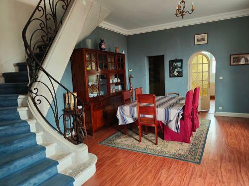 Hostal Chambre Rouge Dans Tr�s Belle Demeure Du 16e